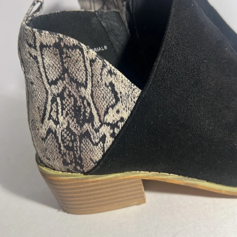 Boutique by Corkys‎ Port Black Snake Print Ankle Boots Booties Women Size 8
